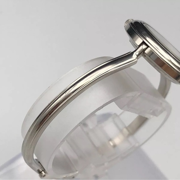 Gucci Luxury Vintage Statement Piece Watch Bracelet - Picture 6 of 13